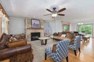 Eagle Point! Discover serenity in our secluded oasis! Hagar Shores parkBeach area - Coloma