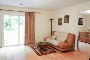 Lovely 2 Bedrooms Apartment - Iselin