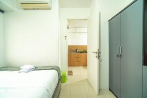 Simple 2 bedroom above mall bassura Netflix