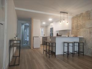 CENTRO VIGO Apartamento reformado, AVE-VIALIA - muy céntrico 5PAX