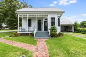 Historic Home, Downtown Scott, Sleeps 6, Near Interstate 10 - Rayne