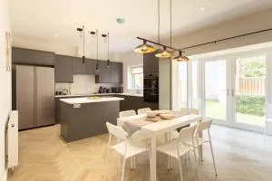 Huge 5 Bedroom Home, Sleeps 6 - 帕德西