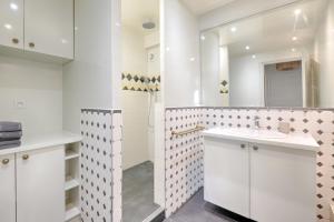 Saint Dominique - Perfect location - Eiffel Tower