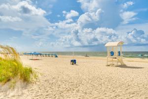 Gulf Shores Condo with Pool Walk to Beaches!