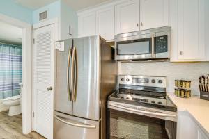 Gulf Shores Condo with Pool Walk to Beaches!