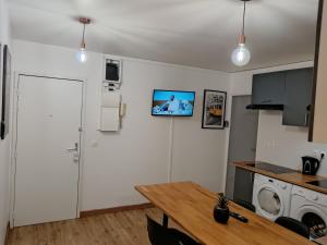 B&B / Chambres d'hotes Paris cosy private room with shared space - Chambre privee avec espace commun Paris : photos des chambres
