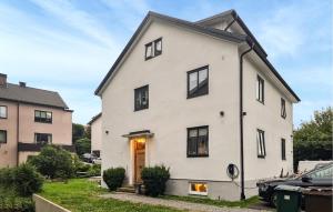 Awesome Apartment In Göteborg With Wifi