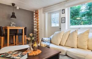 Awesome Apartment In Göteborg With Wifi