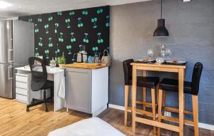 Awesome Apartment In Göteborg With Wifi