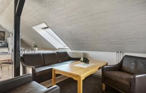 3 Bedroom Nice Apartment In Sydals