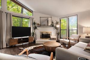 Hot Tub Fire Pit Deck Grill w Resort Amenities