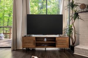 Hot Tub Fire Pit Deck Grill w Resort Amenities