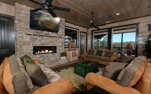 Hibernation Retreat - Luxury Pool & Mountain Views