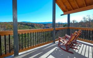 Hibernation Retreat - Luxury Pool & Mountain Views