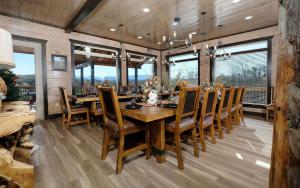 Hibernation Retreat - Luxury Pool & Mountain Views