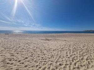 LA ROCA 8 min WALKING DISTANCE TO THE BEACH