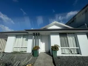 Golfers dream 300m to the beach - Preston Beach