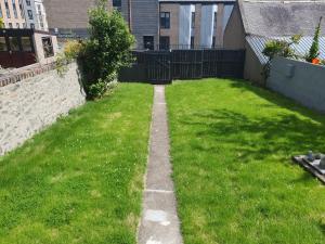 Cosy Modern 2 bed Garden view appartment, Parking, TV Wifi