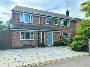 Detached Home in Prestbury Village, Cheshire East - 博灵顿