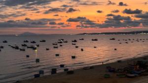 By The Beach Apartment