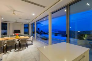 Luxury pool 3 bedrooms villa near Wat Plailaem