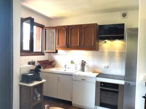 Appartements Charmant 3 pieces: balcon, parking prive, proche village - FR-1-761-42 : photos des chambres