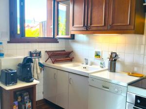 Appartements Charmant 3 pieces: balcon, parking prive, proche village - FR-1-761-42 : photos des chambres