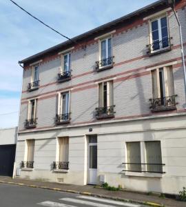 Appartement F2 bien équipé et proche de la gare et de Paris par train