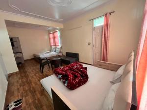 Stayenest Mashobra with balcony view