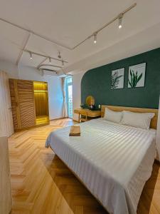 International Plaza, District 1