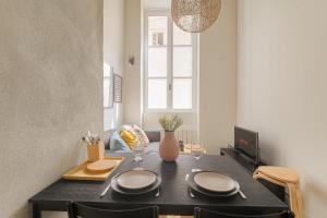 Cosy et Charmant Hôtel de Ville et quais du Rhône