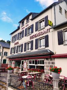 Hotels Logis Hotel Le Beau Site : Chambre Triple - Vue sur Lac
