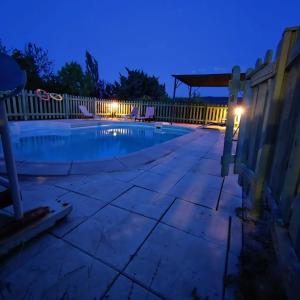Maisons de vacances Maison paisible a Veyras avec piscine privee et vue montagne : photos des chambres