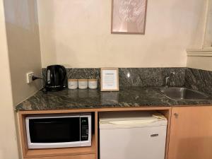 Entire Studio Apartment in St Kilda FREE PARKING WIFI BEACH WALK