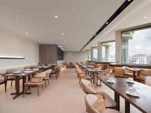 Riverbank Hotel