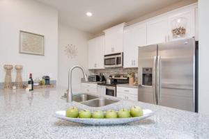 Last Minute Disney Getaway! Private Pool, Hot Tub & Games Room. Book Now! #17064