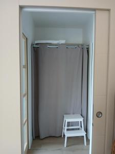 Chambre avec terrasse et salle de bain privative