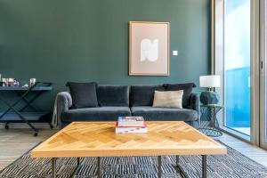 Blueground JLT doorman pool gym DXB-767