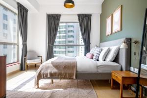 Blueground JBR pool elevator gym DXB-763