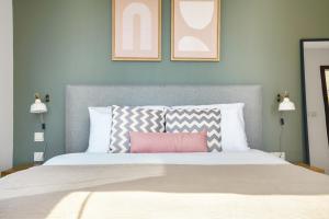 Blueground JBR pool elevator gym DXB-763