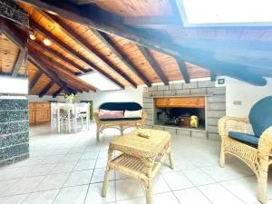 Blue Zone Tiny Penthouse - Loceri