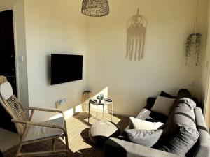 Palm View Residence with Private Rooftop