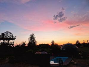 Glamping nad stawem