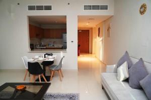 Diamond 2BR Luxurious Retreat in Al Reem