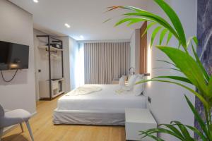Family Suite with  Balcony and Sea View room in Hotel Sole Mare