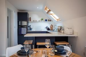 Stunning Studio with Countryside Views & Parking