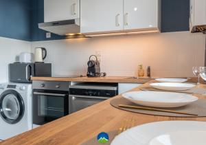Appartements 3 APPTS - 3 a 7 lits - Parfait 6 a 10 pers - max 29 pers - 1 immeuble - Convivialite, Rentabilite ------ ENGLISH - 3 APTS - 3 to 7 beds - Ideal for 6 to 10 guests - Up to 29 - Same building -- Cattenom : photos des chambres