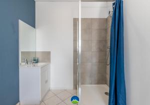 Appartements 3 APPTS - 3 a 7 lits - Parfait 6 a 10 pers - max 29 pers - 1 immeuble - Convivialite, Rentabilite ------ ENGLISH - 3 APTS - 3 to 7 beds - Ideal for 6 to 10 guests - Up to 29 - Same building -- Cattenom : photos des chambres