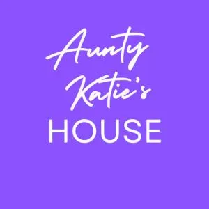 Aunty Katie's House, NI Tourist Board Certified & located on the main Oldpark Road to Belfast, with Free Continental Breakfast & Free Ultra Fast SKY internet, free SKY Sports & free SKY Cinema, Self-check in after 10pm GMT - 贝尔法斯特