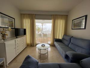 Apto con vista al puerto y salida a la playa